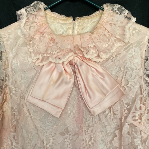 Vintage 60s baby pink lace/ bow dress - Picture 2 of 9